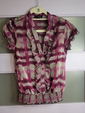 Byer California Ruffled Short-Sleeve Blouse in Plum and Cream